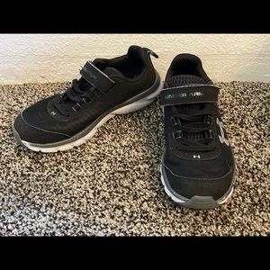 Under Armour Black Velcro Boys Sneakers Size 3 Youth